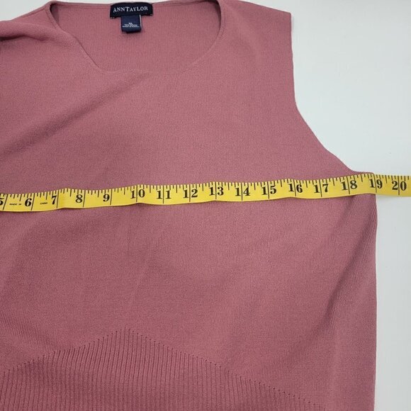 Ann Taylor Women's Ribbed Mauve Color Stretch Sleeveless Sweater in a Size XL - Picture 3 of 11